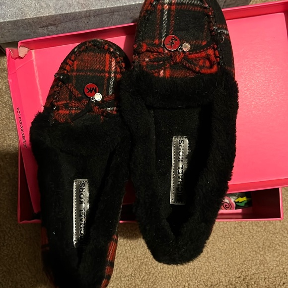 Michael Kors Carter skipper red plaid. Brand new size 9. - Picture 1 of 5